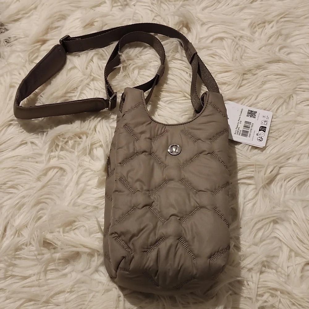 Lululemon Quilty Pleasures Phone Crossbody - Picture 2 of 10